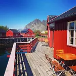 Rorbuer Semesterpark Henningsvær