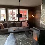 Rorbuer * Henningsvær
