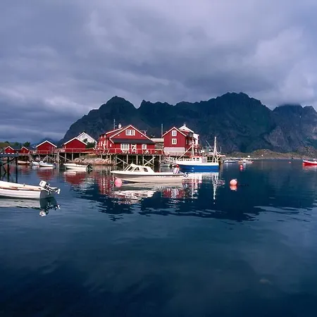 Rorbuer * Henningsvær