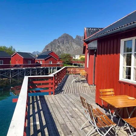 假日公园 哼宁斯维罗布尔酒店 *