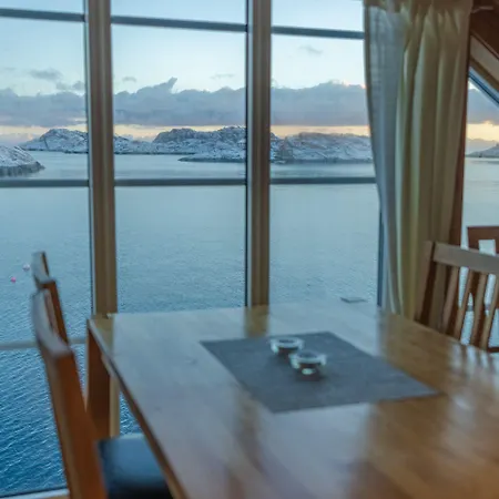 Rorbuer * Henningsvær